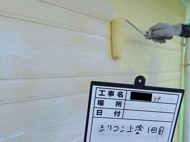 シリコン塗料　上塗り1回目